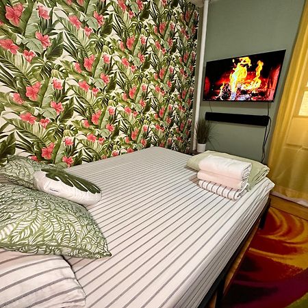Tropical Comfort Room In Harlem Cozy Stay With Snacks & Style Nowy Jork Zewnętrze zdjęcie